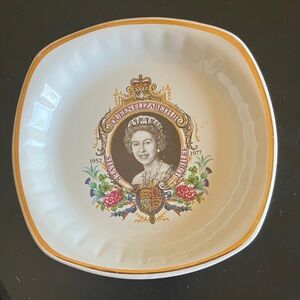 Commemorative Queen Elizabeth II dish with gold Trim